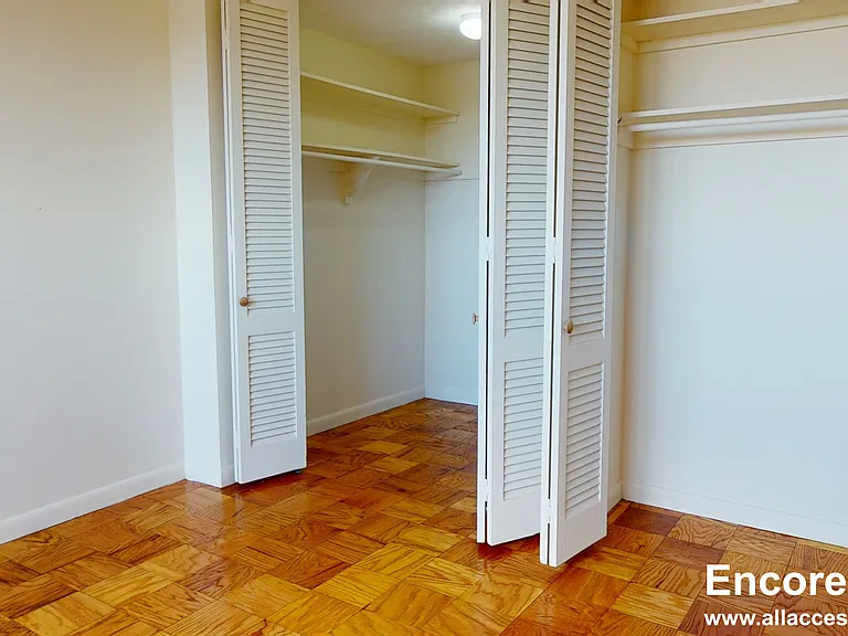 17 Monmouth Ct #D — Photo 11
