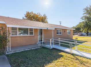 341 S Main St, Trent, TX 79561