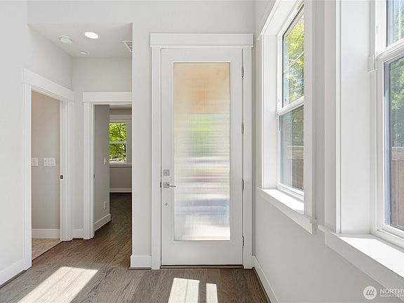 4th image of 11795 155th Avenue NE