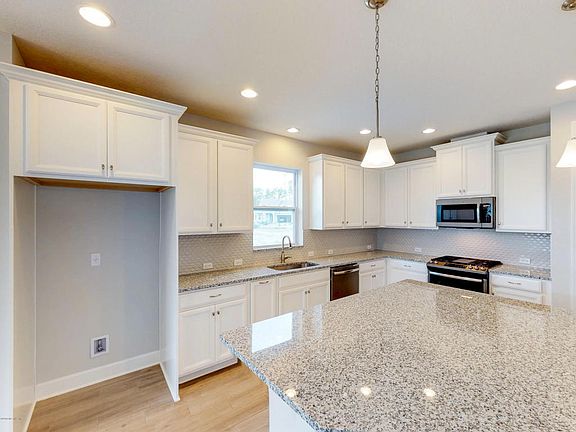 2nd image of 106 Knotwood Way