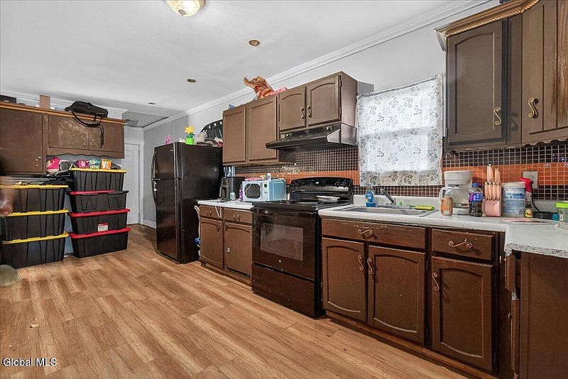 5th image of 912-914 Cutler Street