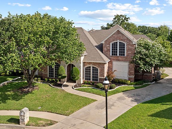 4th image of 4909 Lakewood Dr