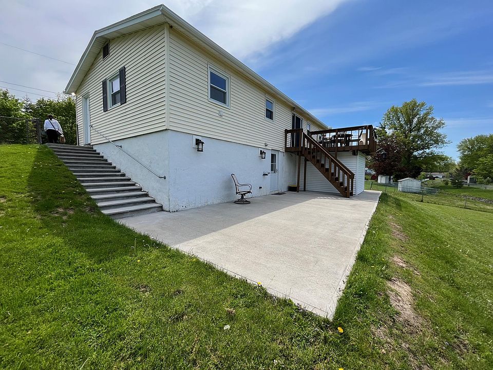 1st image of 205 Midwood Dr #B