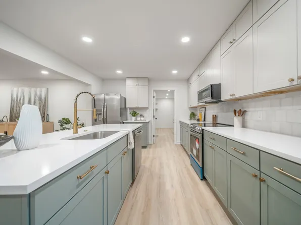 1518 Sycamore Dr, Murfreesboro, TN 37128