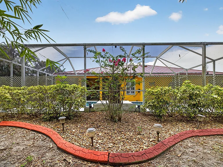 3077 SE Galt Cir — Photo 47