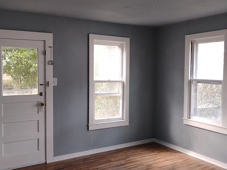 327 W Ella Ave — Photo 5