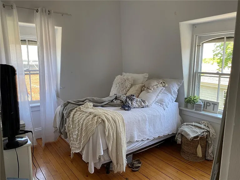 10 Clarke St — Photo 8