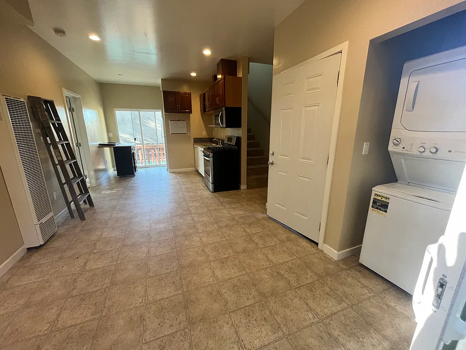 4953 Campanile Dr