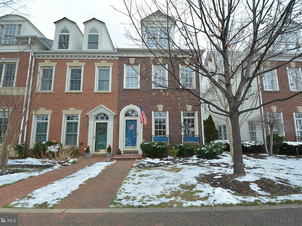 1st image of 913 Bernard St