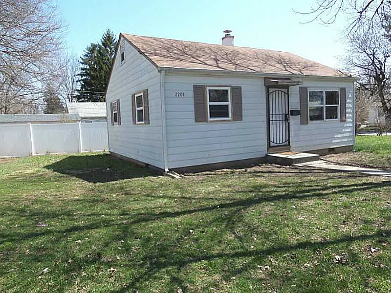 2201 N Moreland Ave photo 1