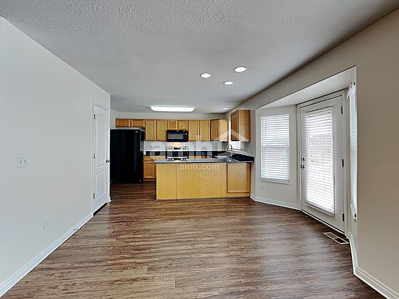 4th image of 229 Walton Dr