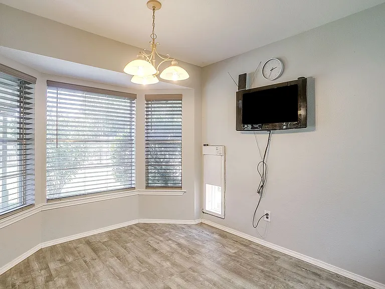 2400 Westpark Way Cir — Photo 6