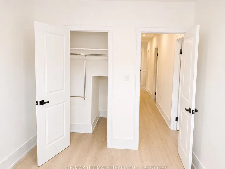 810 Bloor St W #200 — Photo 8