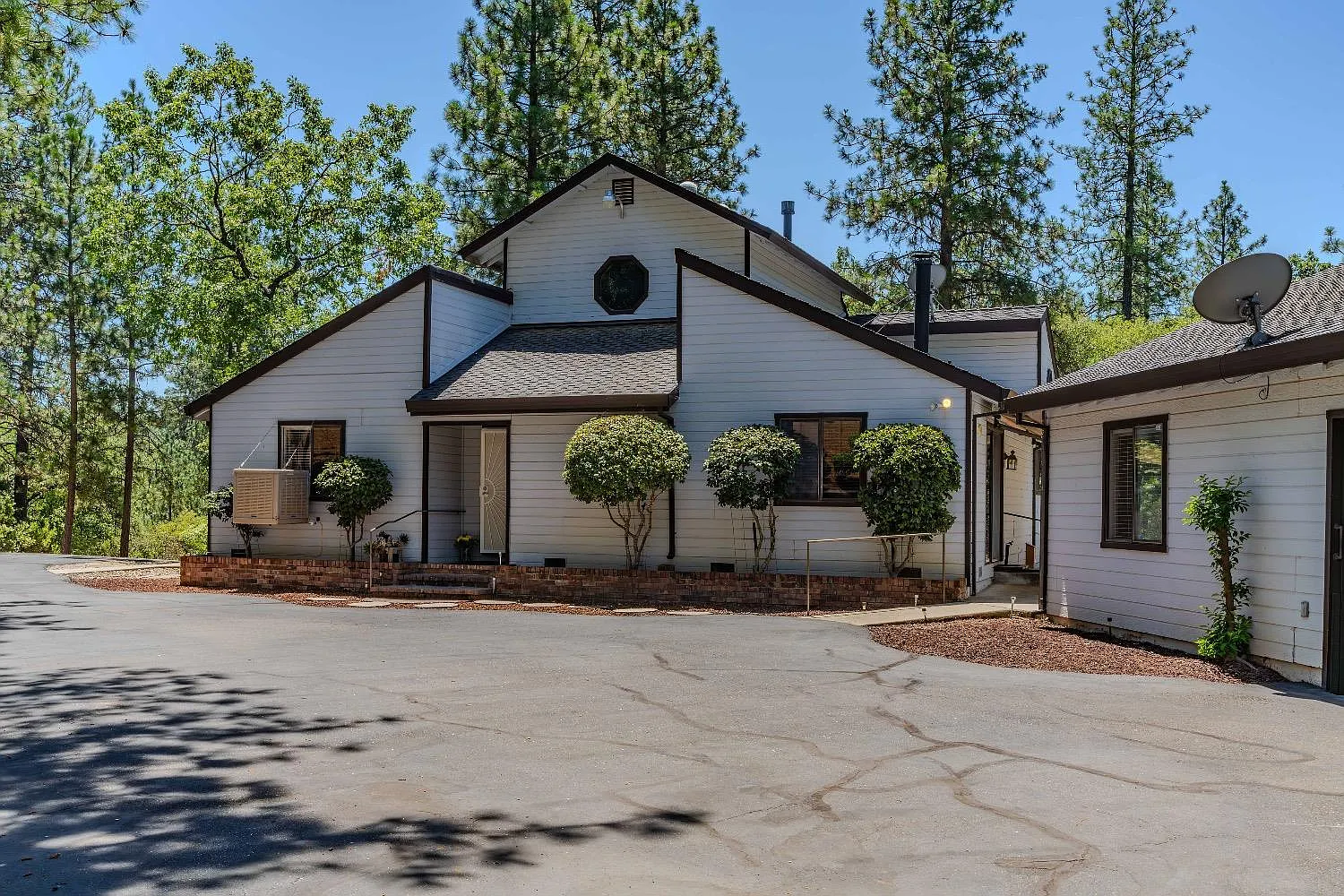 17025 Lorna Ln photo 1