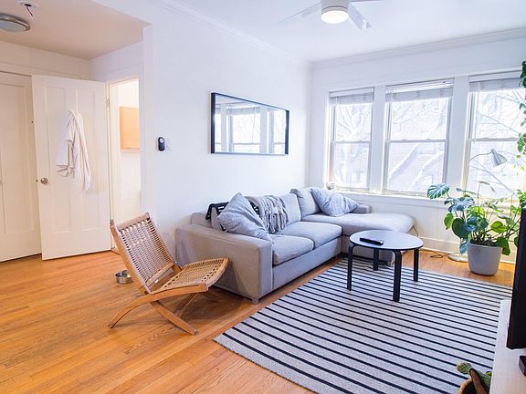 4th image of 1704 W Catalpa Ave #2