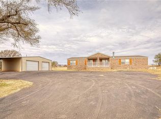 512 E 1st St, Foss, OK 73647