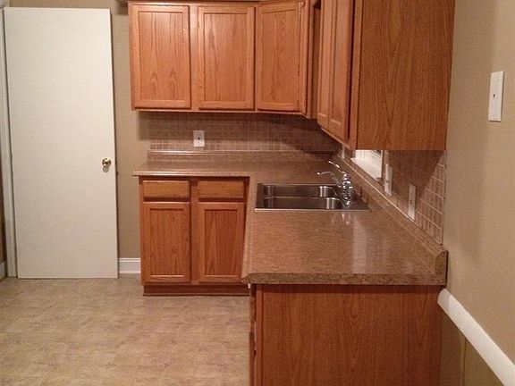 2nd image of 411 Lynn Dr
