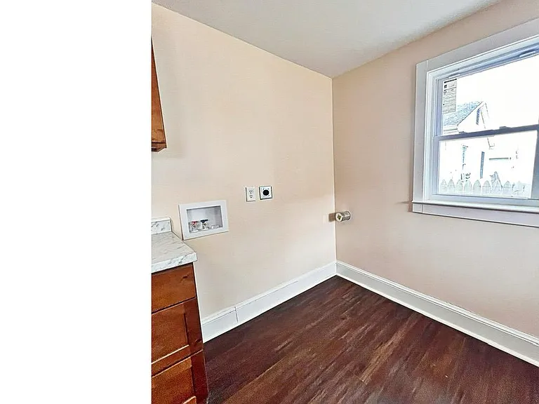 115 Anderson St — Photo 8