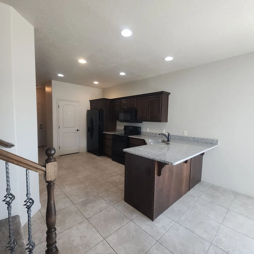 Available August 20! Beautiful 3 bed, 2.5 bath with Community amenities! — Photo 2
