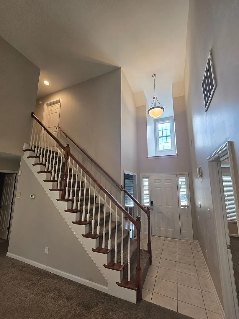 New Listing!! — Photo 2
