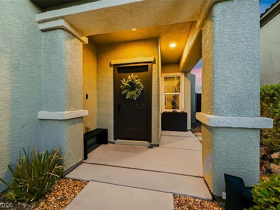 3rd image of 2855 Strathallan Ave