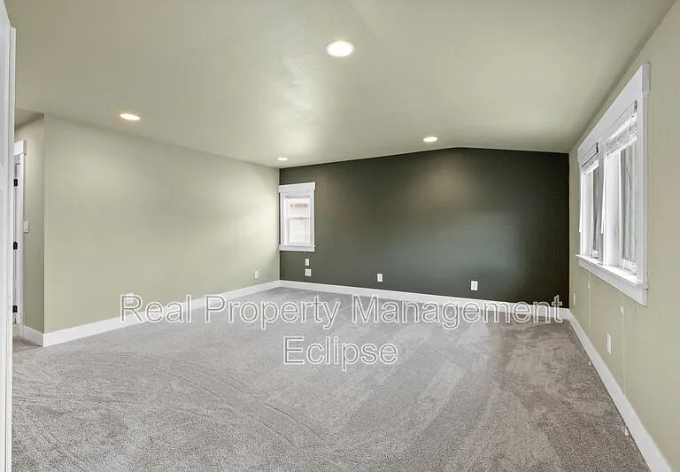 26616 NE Valley St #A — Photo 9