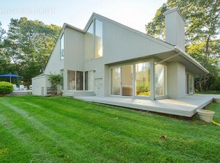 6 Duckwood Ct, Hampton Bays, NY 11946