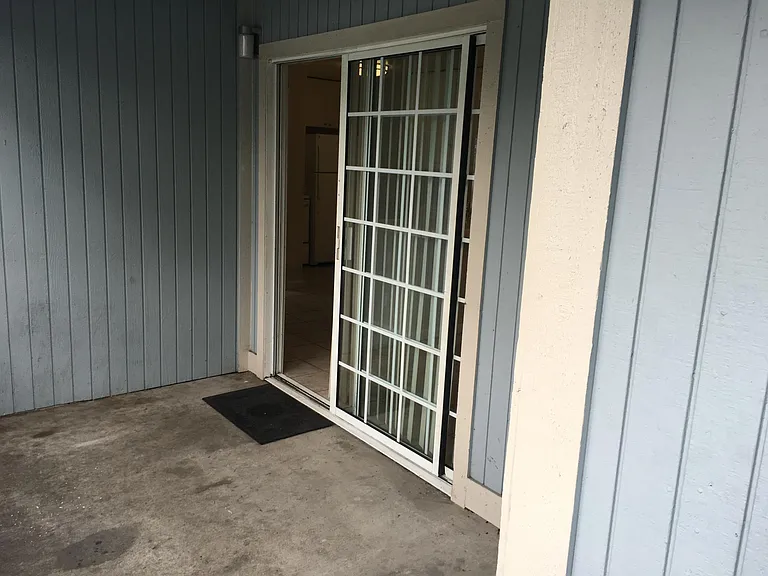 22509 Center St — Photo 4