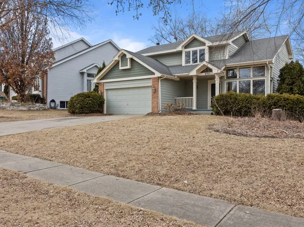 8707 Oakdale Dr, Johnston, IA 50131