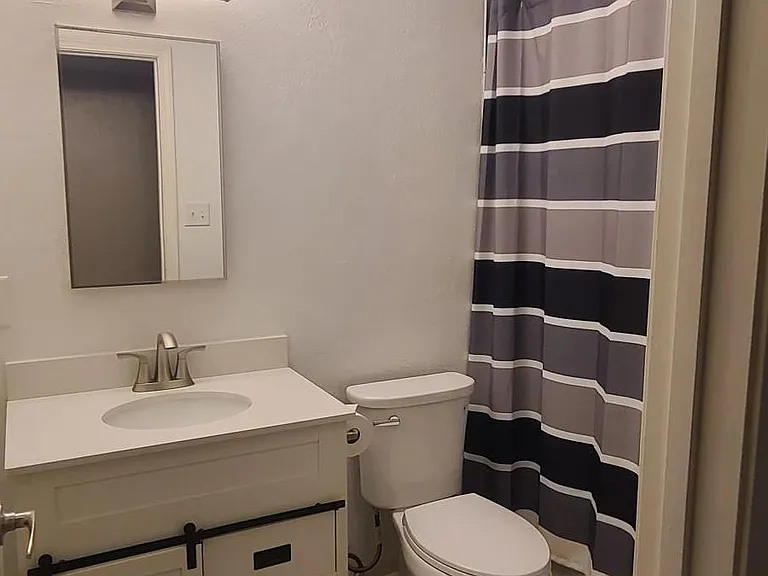 449 E Pierce St — Photo 23