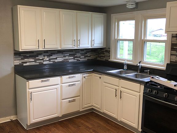 3rd image of 2841 Vista Ln