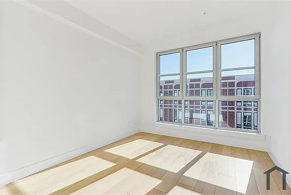 2 bed, 1000 sqft, $1,975 — Photo 3