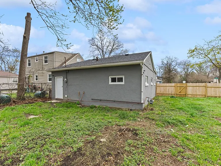 2707 Woodland Ave — Photo 28