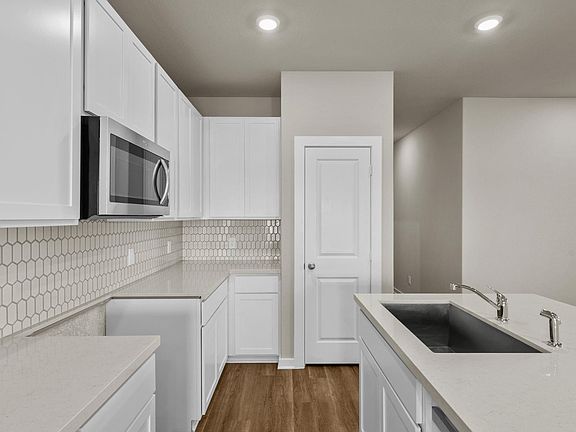 5th image of 2903 Wind Cave Ln