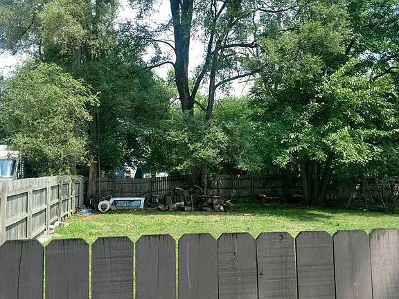 5th image of 450 W Muir Ave