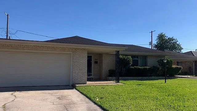 Building Photo - 127 Willow Dr