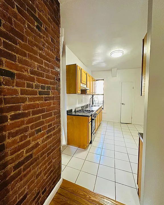 1st image of 240 8th Ave #5B
