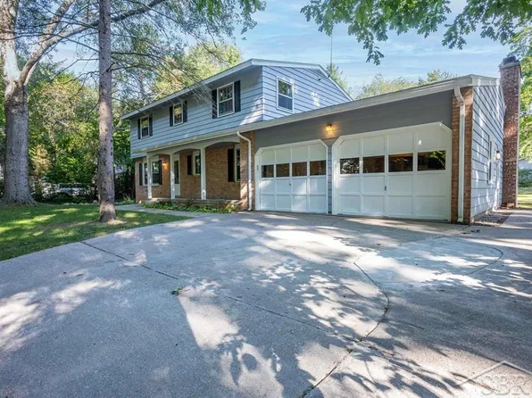 1206 Kingsbury Ct, Midland, MI 48640