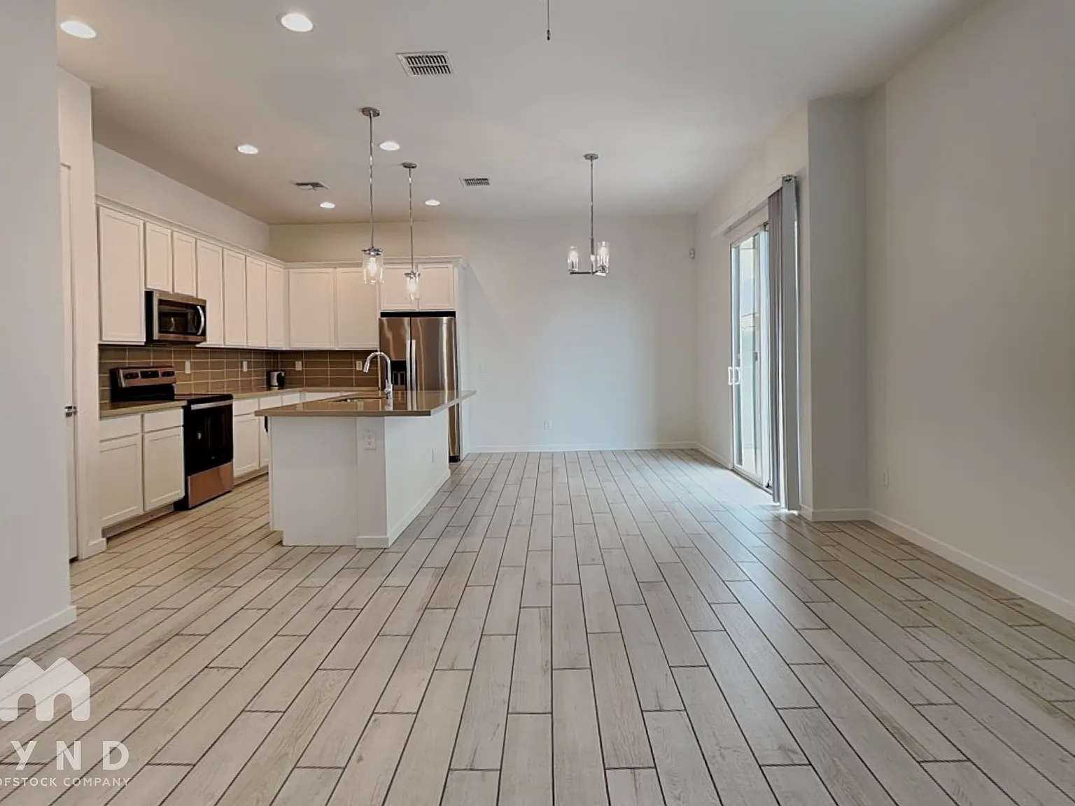 3 bed, 3.5 bath, 1839 sqft, $2,715 — Photo 3
