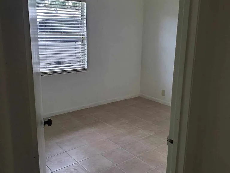 729 Greenleaf Ln #729 — Photo 10