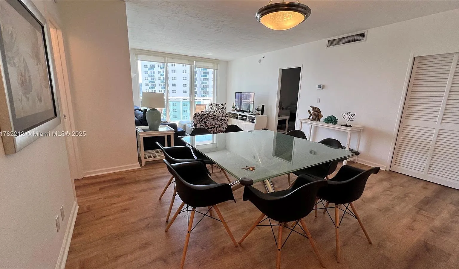 2 bed, 1186 sqft, $3,100 — Photo 4