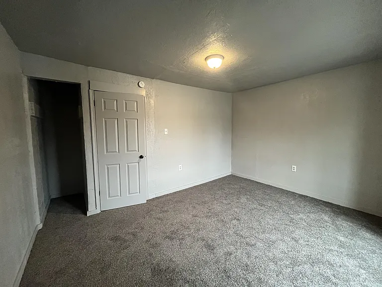 615 W Locust St — Photo 9