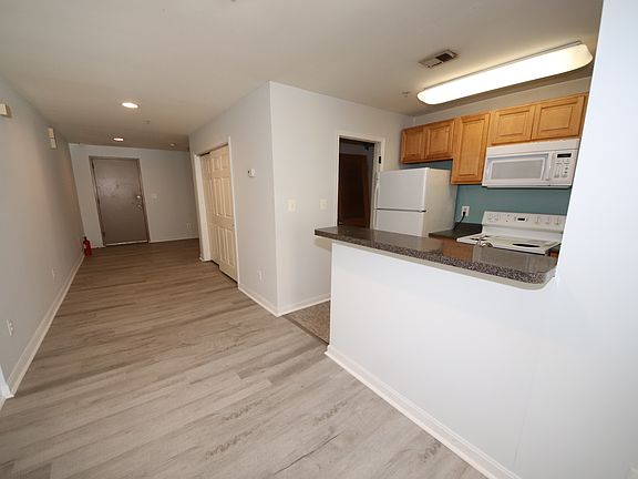 5th image of 514 Saint Paul Pl #C