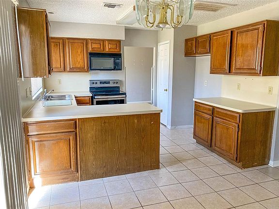5th image of 3330 Hidden Creek Dr
