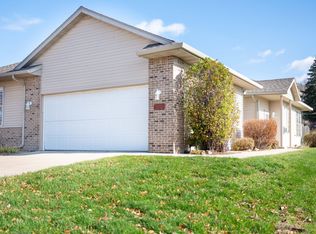 1332 Kings Run Dr NW, Rochester, MN 55901