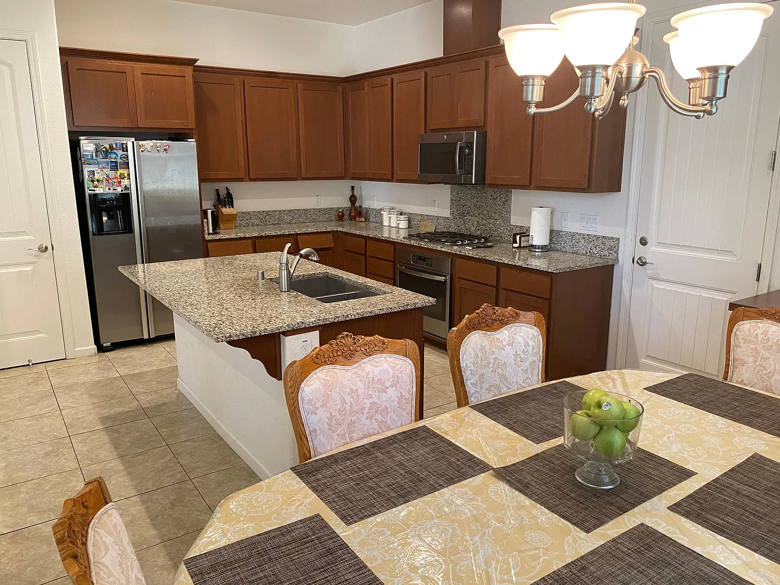 3 bed, 2.5 bath, 1892 sqft, $2,795 — Photo 4