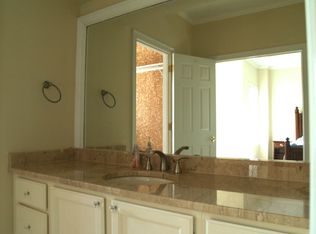 488 E Racquet Club Pl, Memphis, TN 38117