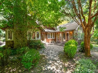 5579 NE Foster Rd, Bainbridge Island, WA 98110