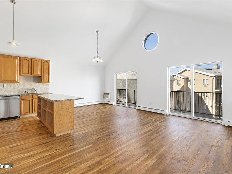 1st image of 10 Pennyfield Ave APT 15C