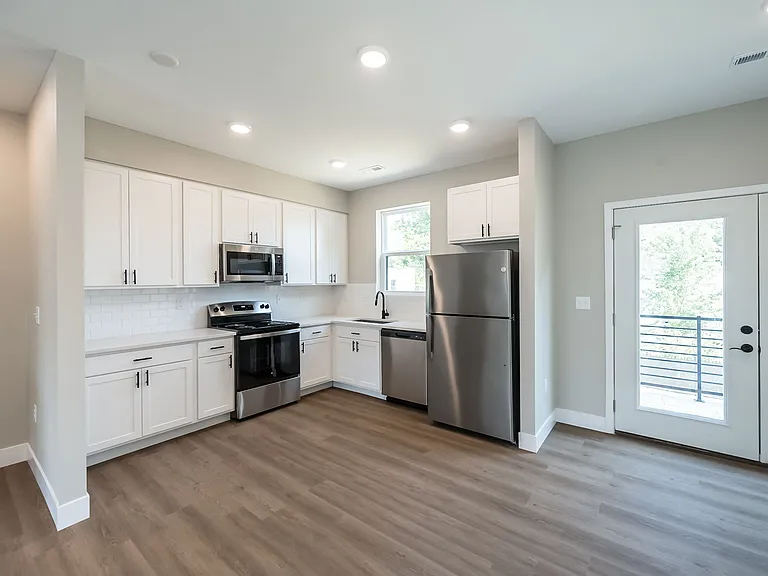 2182 Forest Ave — Photo 11